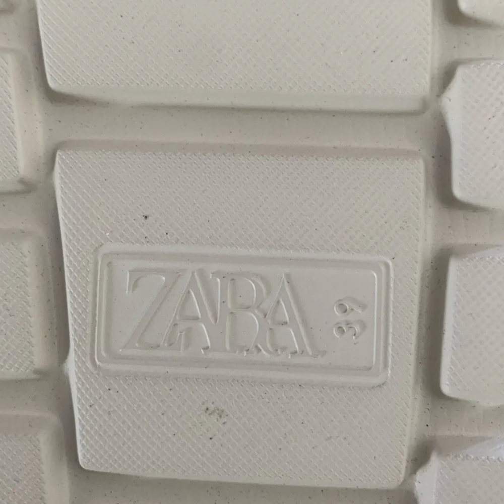 ZARA PLATFORM SLIDE SIZE:39 (USA 8) EUC